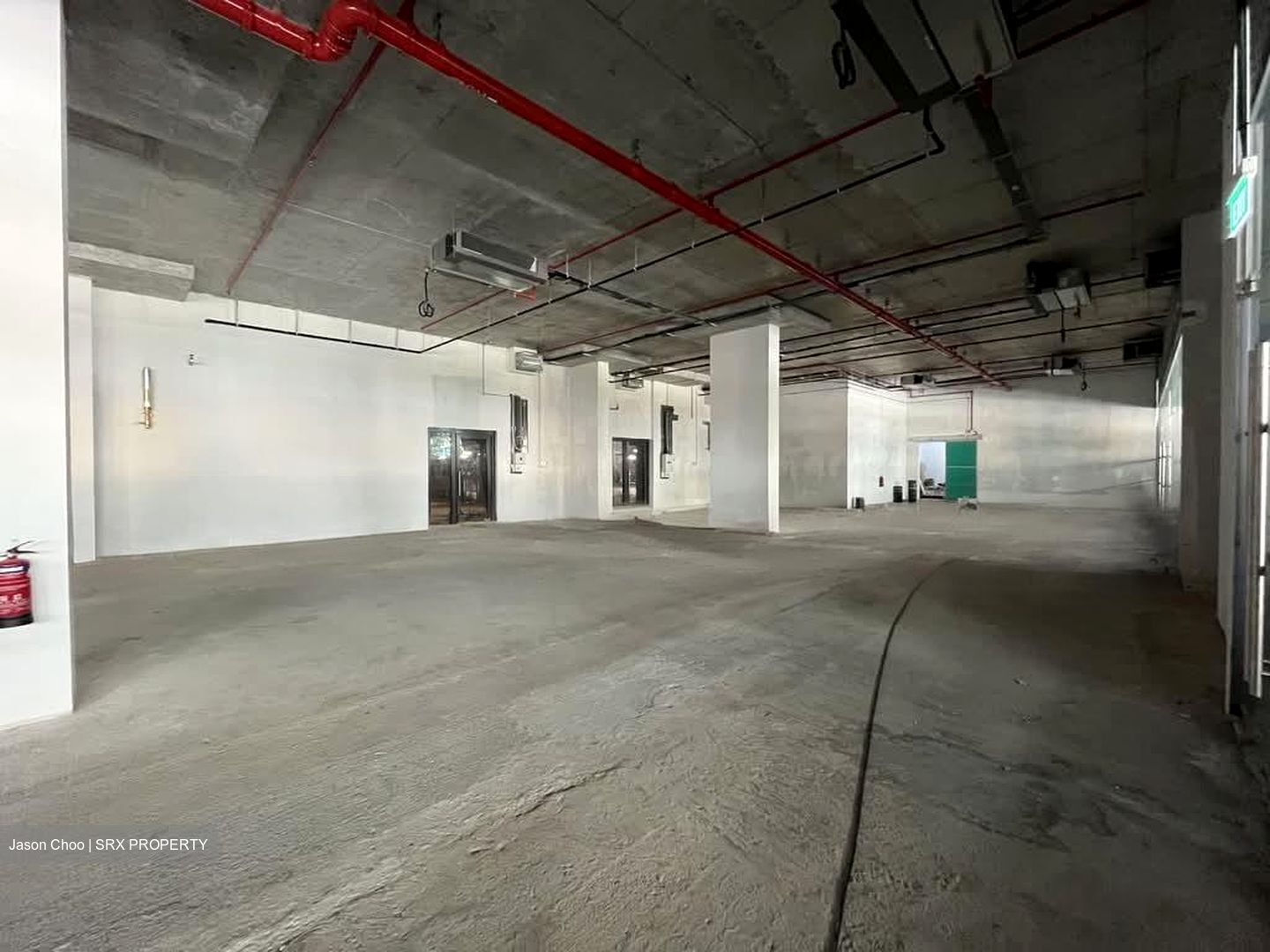 Middle Road (D7), Retail #610490531